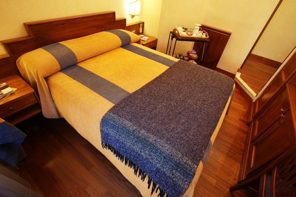Al Colonnato Di San Pietro Bed and Breakfast Rom Exteriör bild